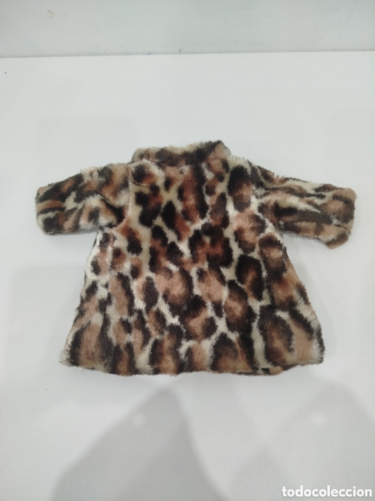 Mu&ntilde;ecas Nancy y Lucas: Abrigo peluche estampado leopardo Nancy