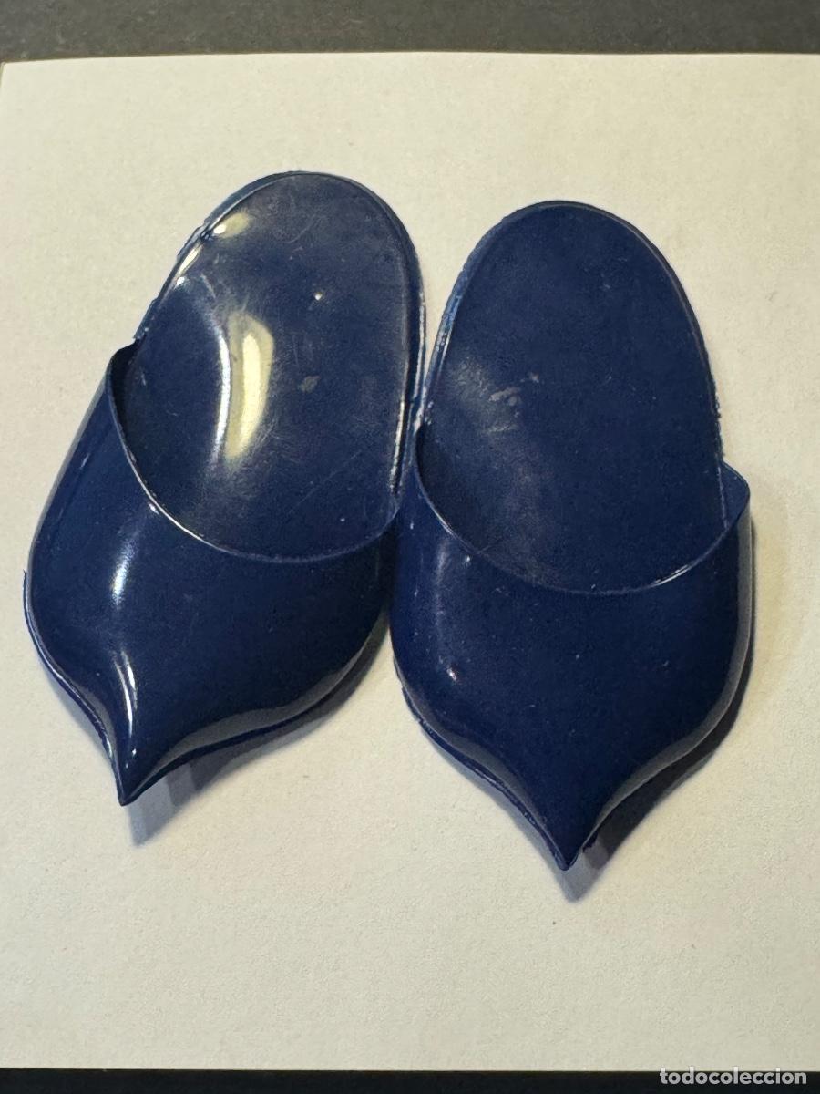 Mu&ntilde;ecas Nancy y Lucas: NANCY ZAPATILLAS BABUCHAS AZULES CONJUNTO BUENAS NOCHES -ORIGINAL FAMOSA (G)