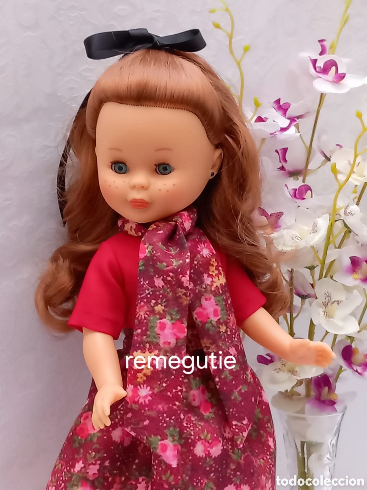 Mu&ntilde;ecas Nancy y Lucas: Foular del Conjunto de flores de Nancy confeccionado