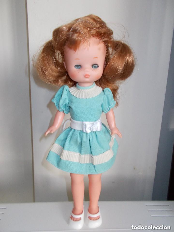Mu&ntilde;ecas Nancy y Lucas: MU&Ntilde;ECA LESLY VESTIDO AZUL MARCA FAMOSA
