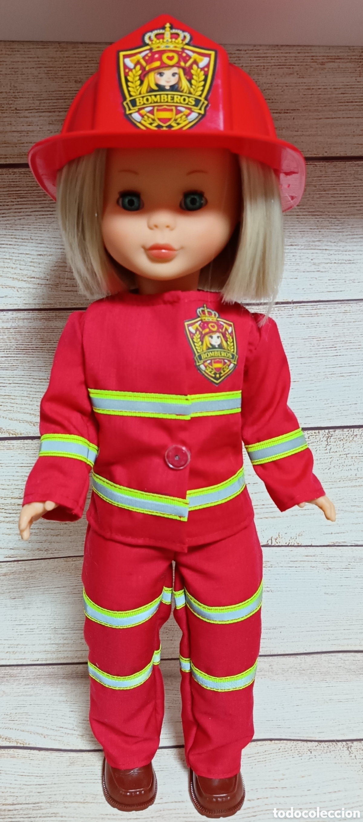 Mu&ntilde;ecas Nancy y Lucas: Conjunto de Bombero para Nancy