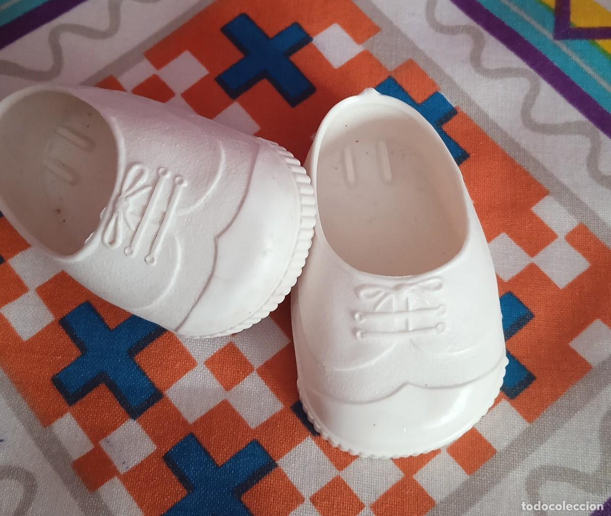 Mu&ntilde;ecas Nancy y Lucas: ZAPATILLAS DEPORTIVAS-BAMBAS NANCY-A&Ntilde;OS 80