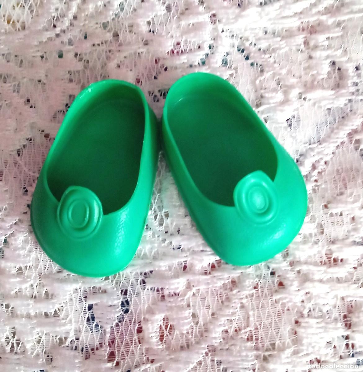 Mu&ntilde;ecas Nancy y Lucas: ZAPATOS VERDES DE BOTON NANCY-A&Ntilde;OS 70