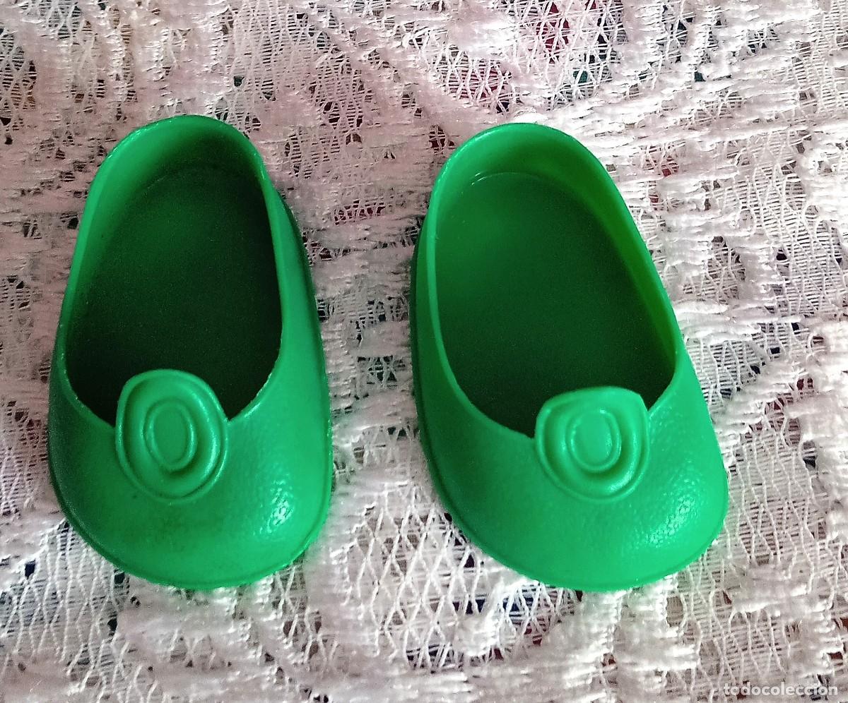 Mu&ntilde;ecas Nancy y Lucas: ZAPATO VERDE BOTON DERECHO NANCY-A&Ntilde;OS 70
