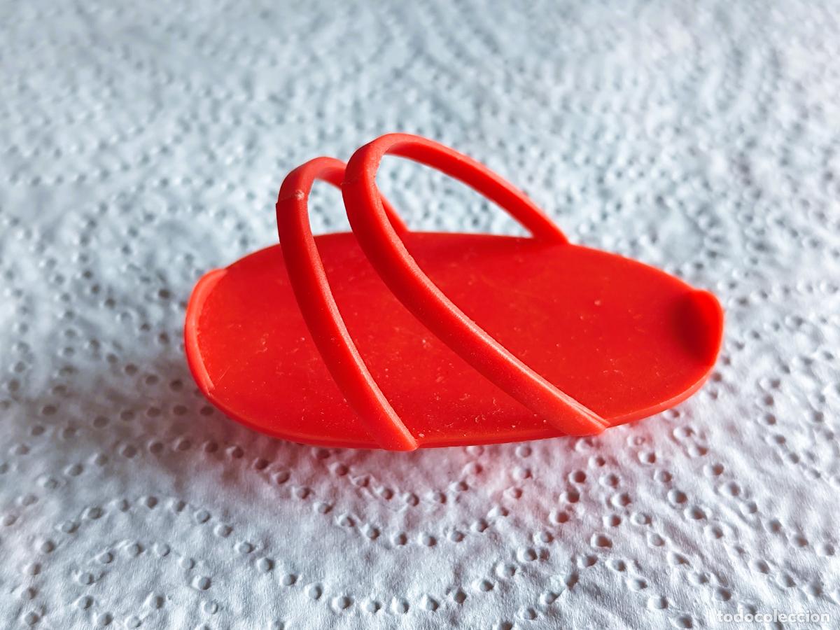 Mu&ntilde;ecas Nancy y Lucas: NANCY - Pat&iacute;n de color rojo
