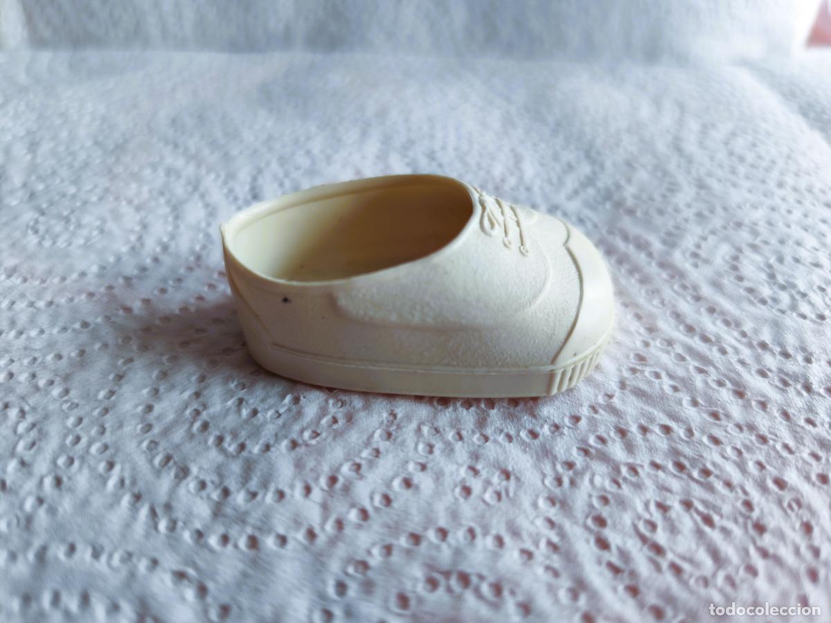 Mu&ntilde;ecas Nancy y Lucas: NANCY - Antigua Zapatilla Blanca