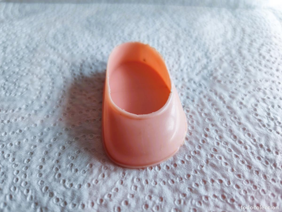 Mu&ntilde;ecas Nancy y Lucas: NANCY - Antiguo Zapato Rosa (es de pl&aacute;stico)