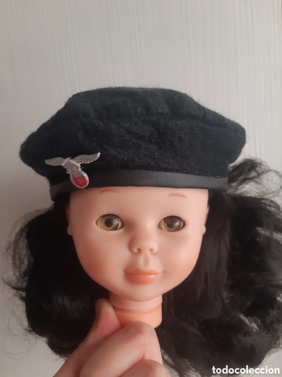 Mu&ntilde;ecas Nancy y Lucas: Gorra de paracaidista de mu&ntilde;eca Jesmar. Le queda bien a Nancy