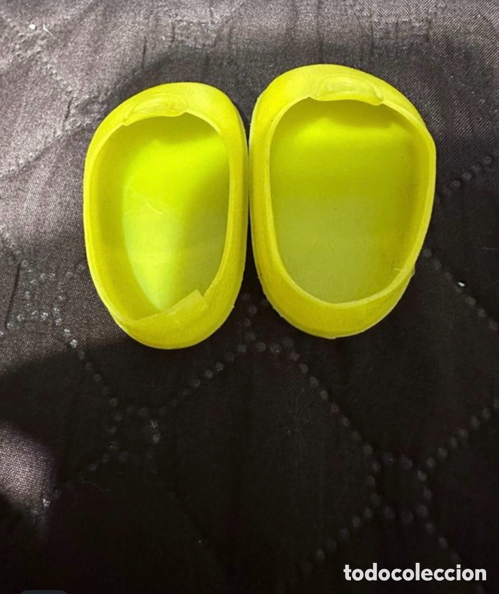 Mu&ntilde;ecas Nancy y Lucas: Zapatos de bot&oacute;n amarillos Nancy a&ntilde;os 70