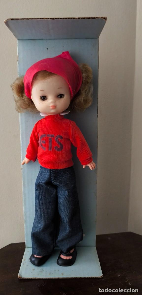 Mu&ntilde;ecas Nancy y Lucas: Mu&ntilde;eca Lesly de Famosa con su conjunto Jets. En su caja. A&ntilde;os 70.