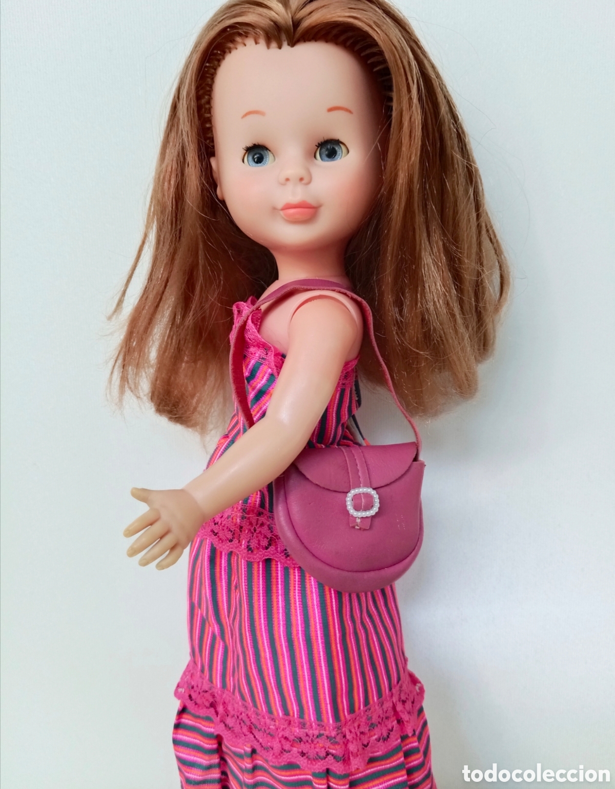 Mu&ntilde;ecas Nancy y Lucas: Bolso rosa fucsia magenta de polipiel v&aacute;lido para Nancy