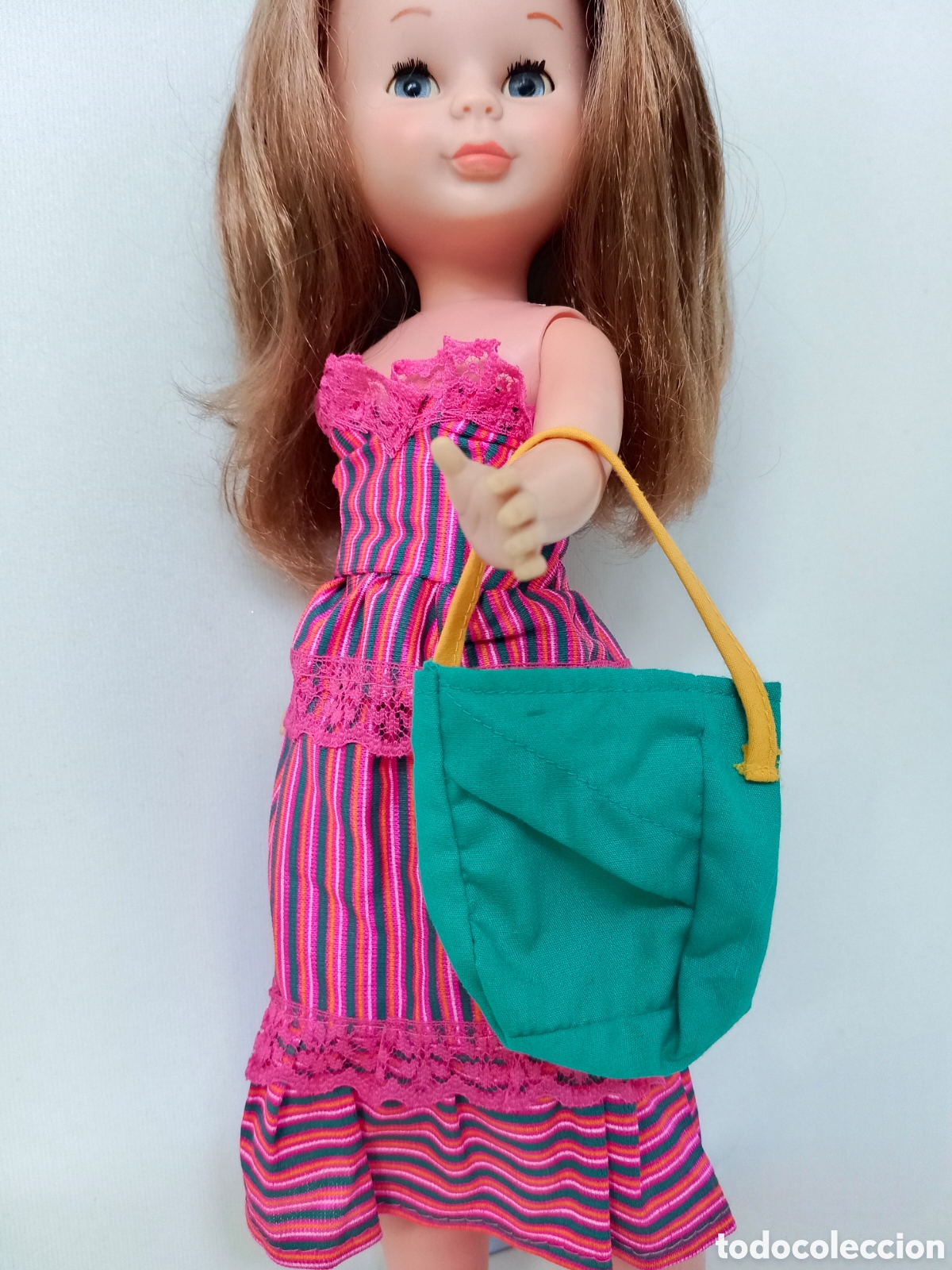 Mu&ntilde;ecas Nancy y Lucas: Bolso verde y amarillo v&aacute;lido para Nancy a&ntilde;os 80 90