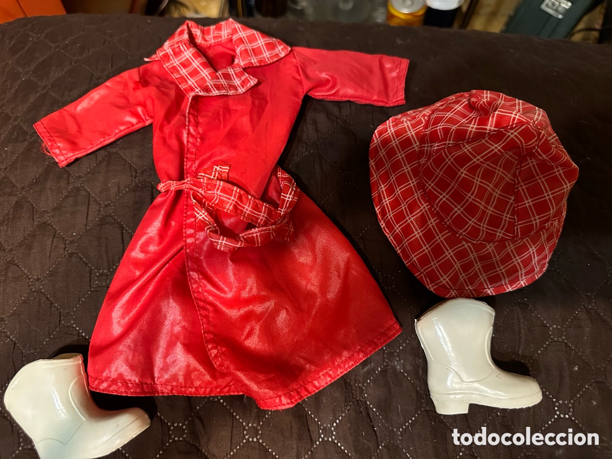 Mu&ntilde;ecas Nancy y Lucas: Nancy conjunto lluvia o chubasquero rojo 70-80, dif&iacute;cil