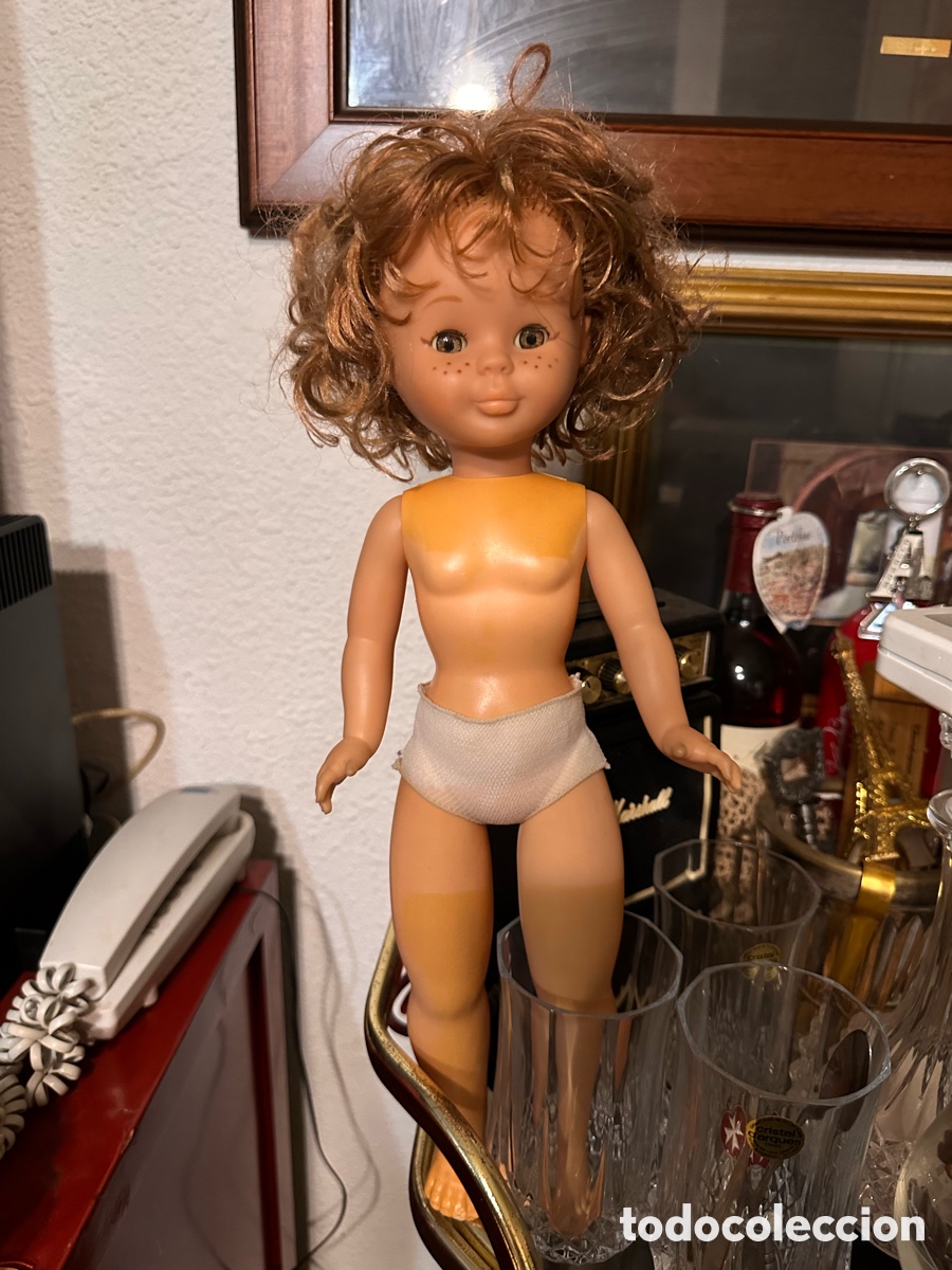 Mu&ntilde;ecas Nancy y Lucas: Nancy 80s pecas y pelo rizado de origen. Leed