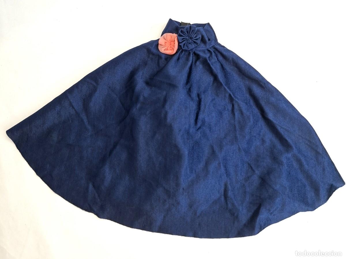 Mu&ntilde;ecas Nancy y Lucas: FALDA AZUL DEL CONJUNTO COCKTAIL DE MU&Ntilde;ECA NANCY DE FAMOSA.
