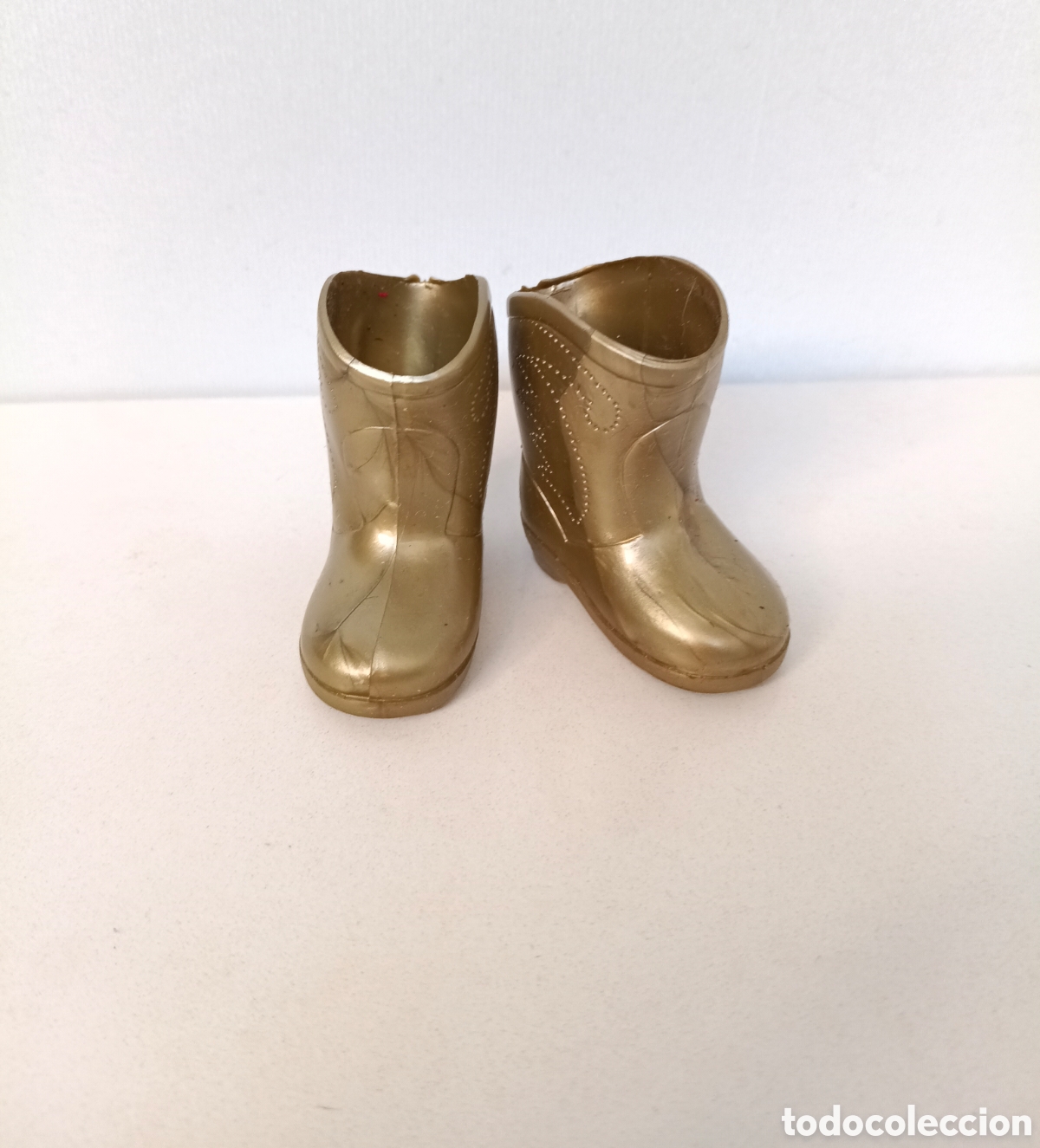 Mu&ntilde;ecas Nancy y Lucas: Nancy antiguas botas doradas zapatos cowboy de goma Famosa Lucas lluvia agua