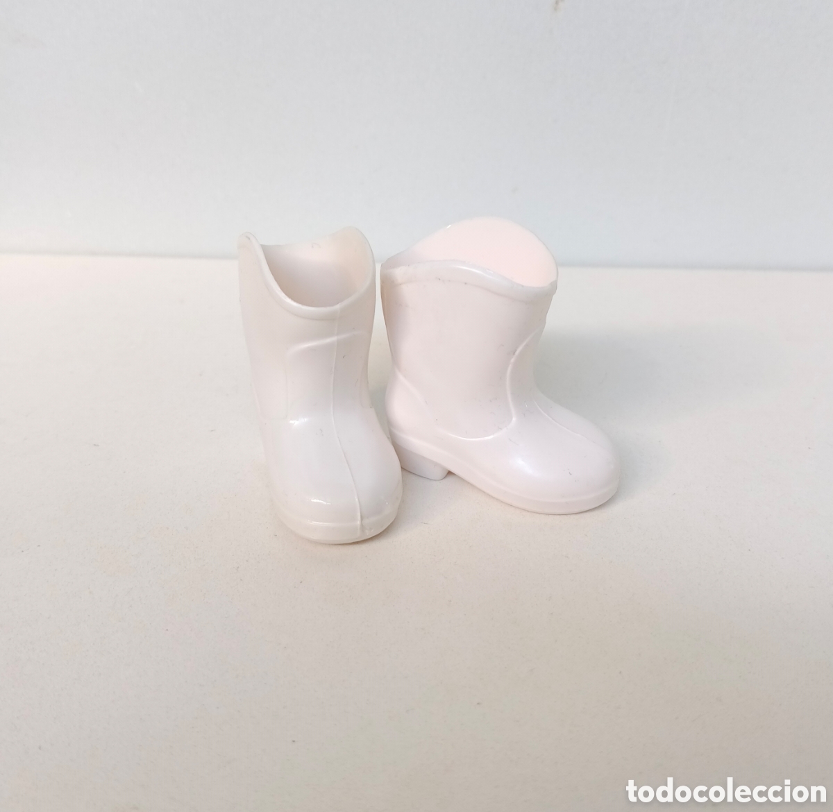 Mu&ntilde;ecas Nancy y Lucas: Nancy antiguas botas blancas zapatos cowboy de goma Famosa Lucas lluvia agua