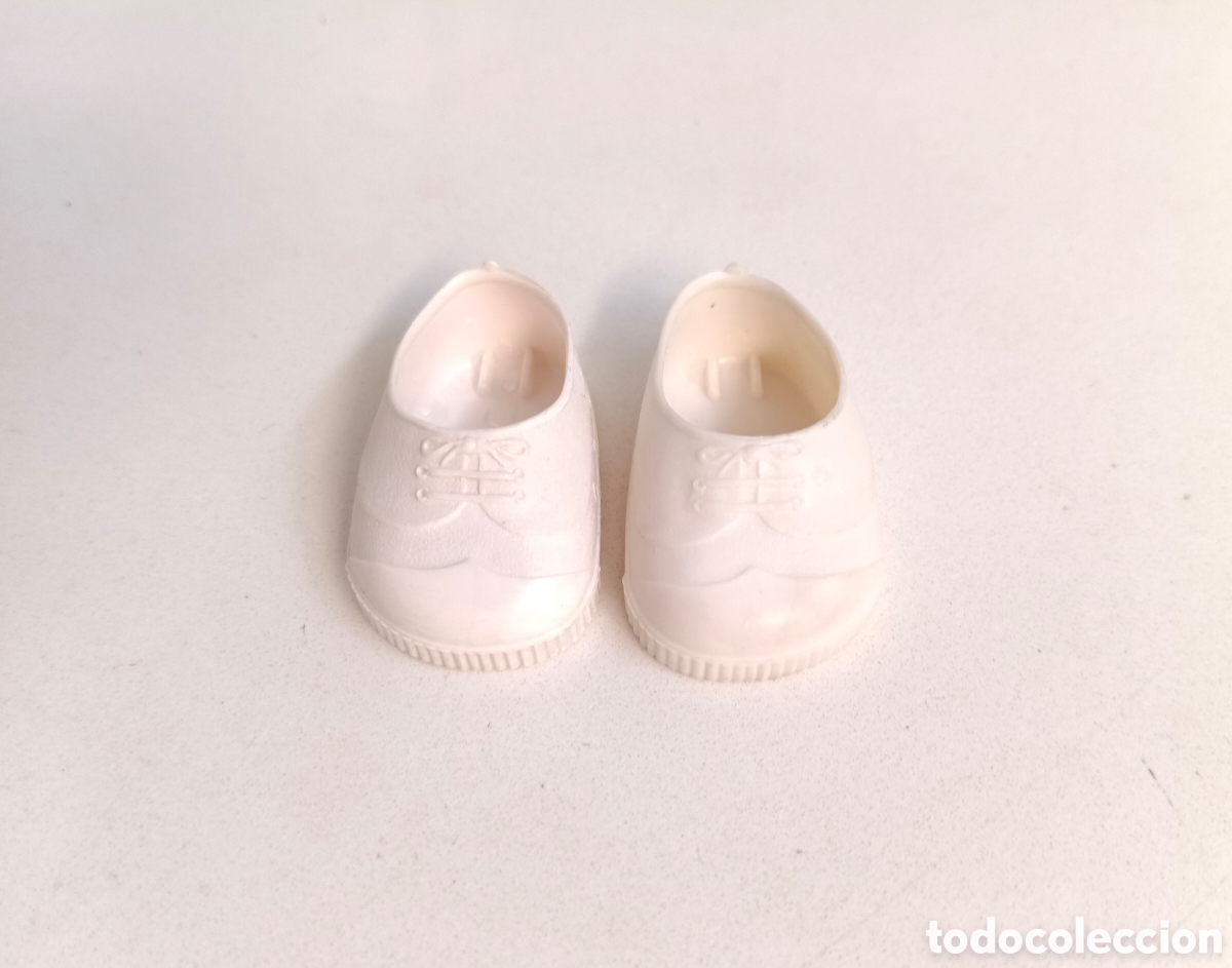 Mu&ntilde;ecas Nancy y Lucas: Nancy zapatillas de deporte blancas, zapatos, tenis Famosa a&ntilde;os 70 80