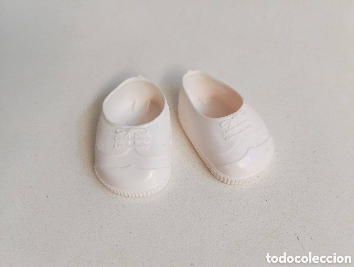 Mu&ntilde;ecas Nancy y Lucas: Nancy zapatillas de deporte blancas, zapatos, tenis Famosa a&ntilde;os 70 80