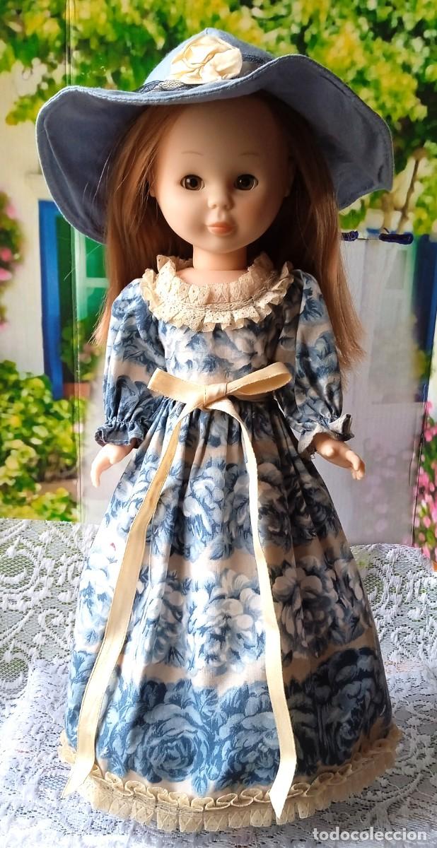 Mu&ntilde;ecas Nancy y Lucas: VESTIDO Y PAMELA NANCY-CONJUNTO NOSTALGIA AZUL-ANOS 70