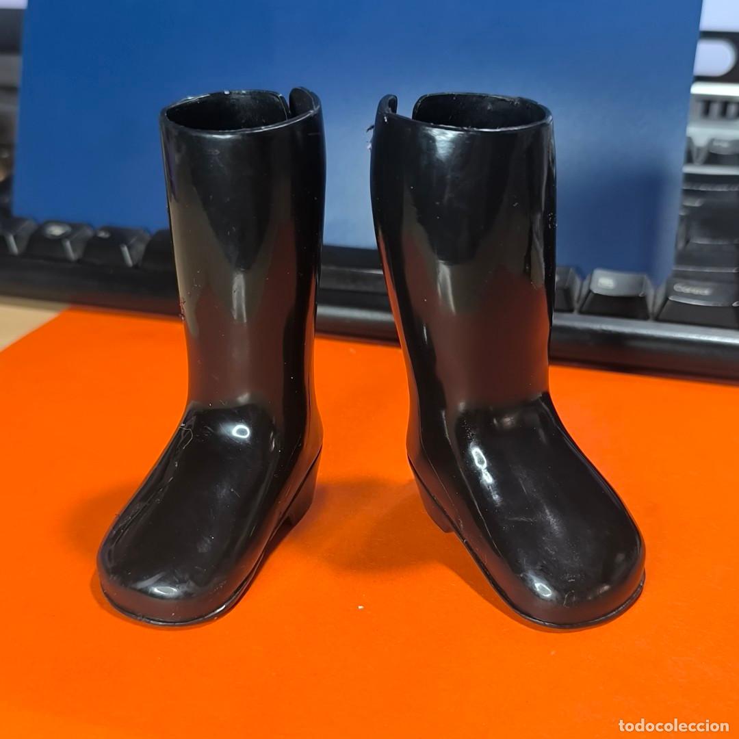 Mu&ntilde;ecas Nancy y Lucas: 001733JUG-botas negras para nancy