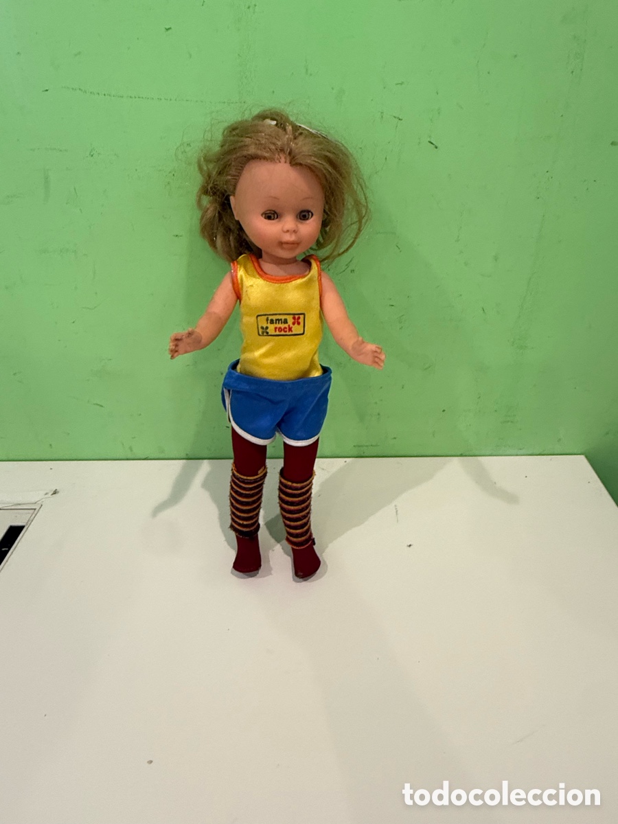 Bambole Nancy e Lucas: Mu&ntilde;eca M&oacute;nica de Famosa original piernas flexibles muy buscada