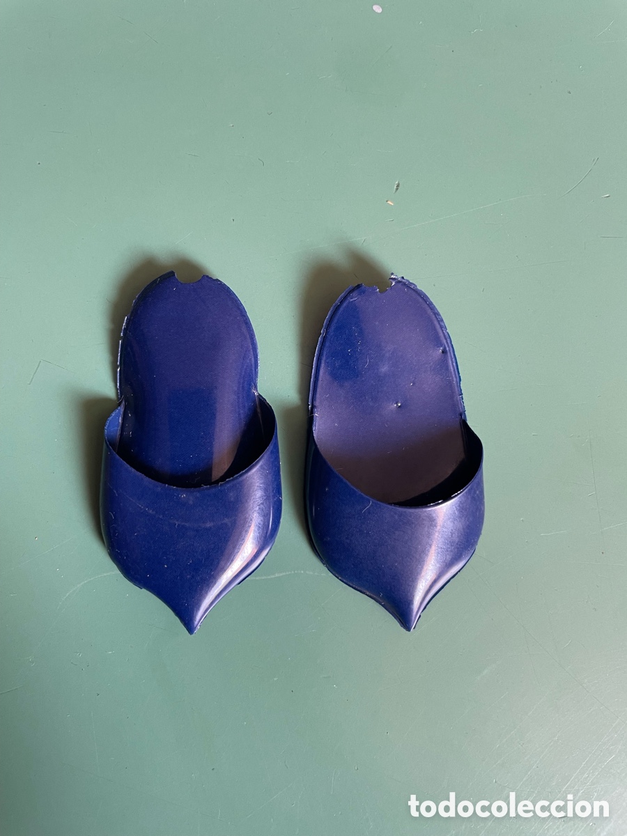 Mu&ntilde;ecas Nancy y Lucas: BABUCHAS NANCY. ZAPATILLAS AZUL MARINO. ORIGINAL