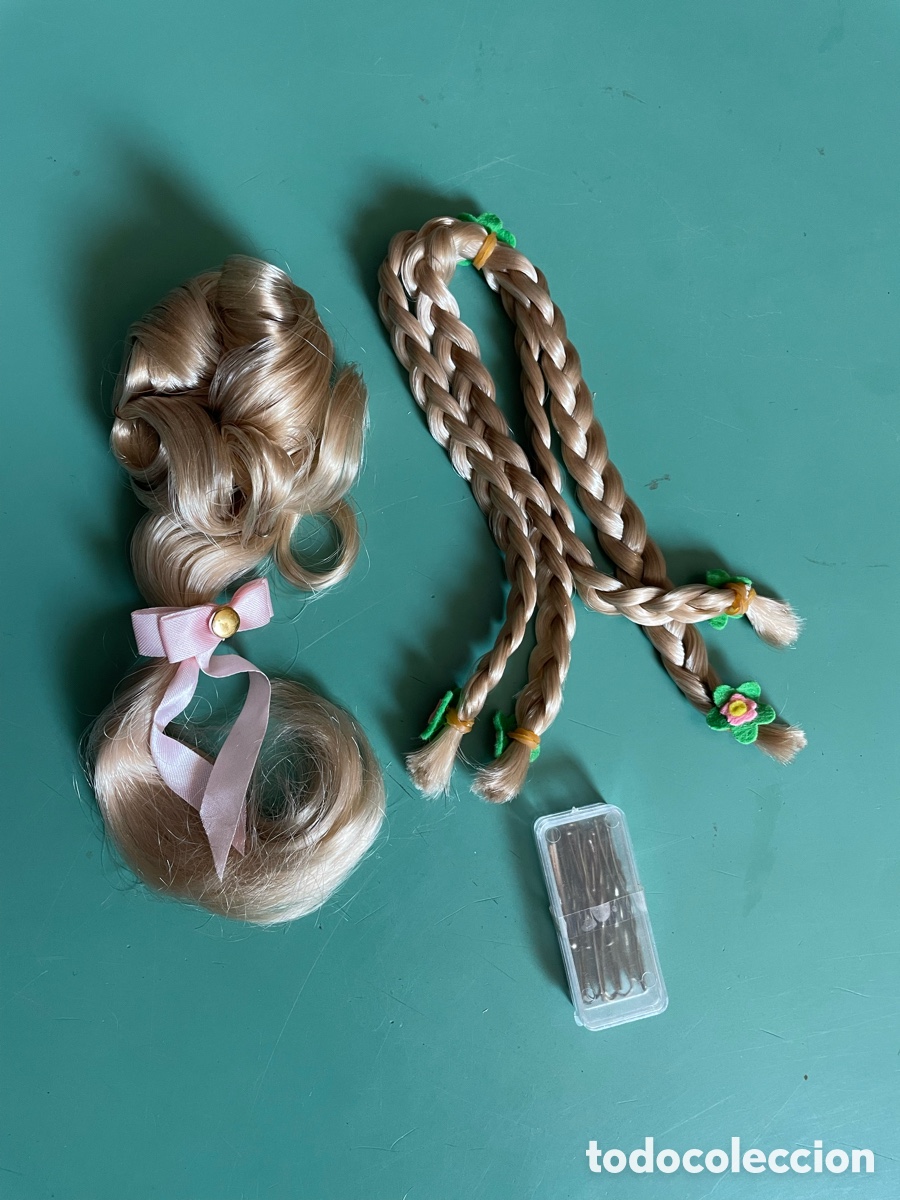 Mu&ntilde;ecas Nancy y Lucas: POSTIZO PELO NANCY RUBIA. RECOGIDO, DOS TRENZAS CON FLORES Y CAJA DE HORQUILLAS. ORIGINAL