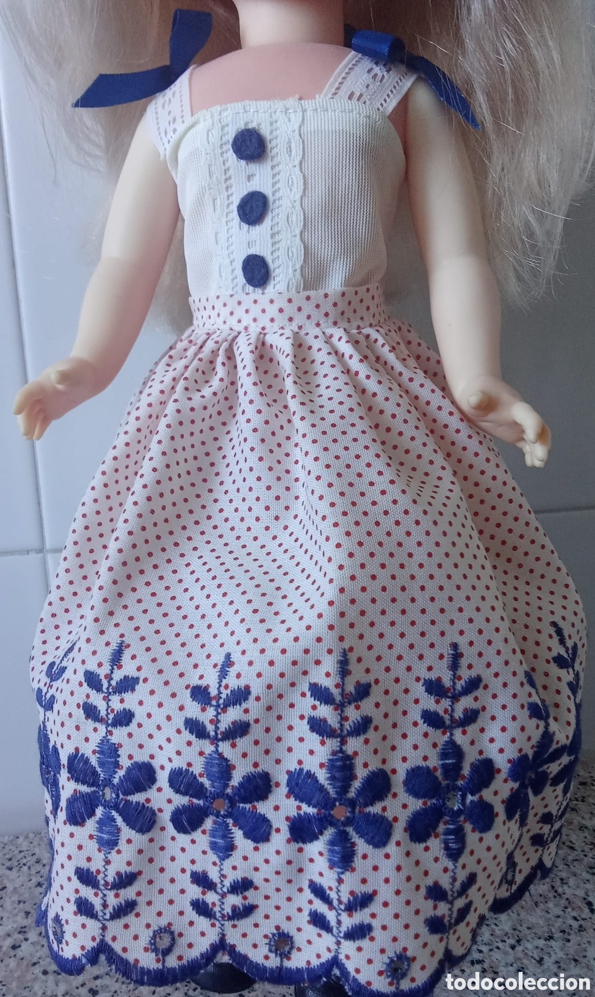 Mu&ntilde;ecas Nancy y Lucas: Vestido bordado mu&ntilde;eca Nancy Famosa