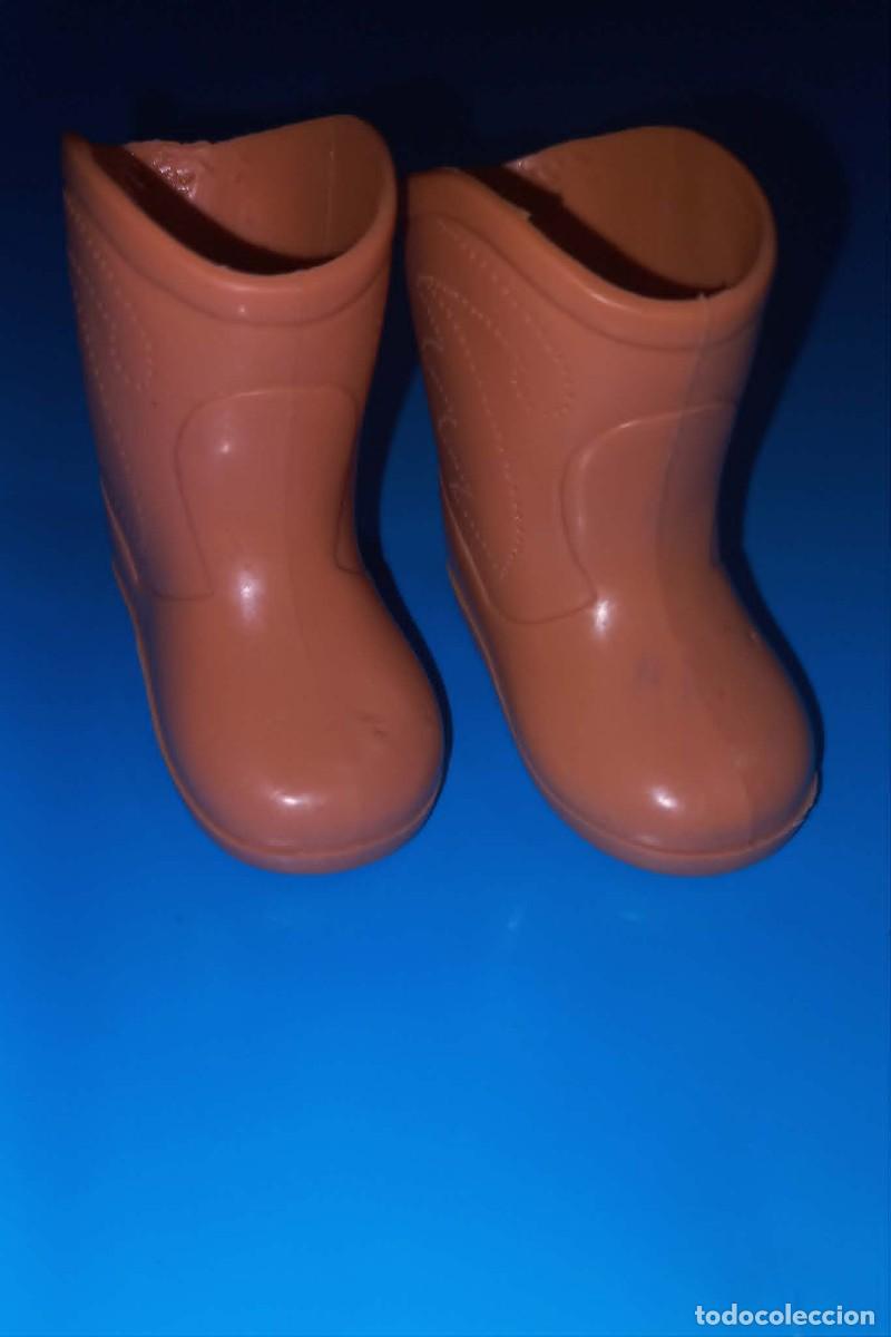 Mu&ntilde;ecas Nancy y Lucas: Botas marrones para la mu&ntilde;eca Nancy o el mu&ntilde;eco Lucas de Famosa, a&ntilde;os 70