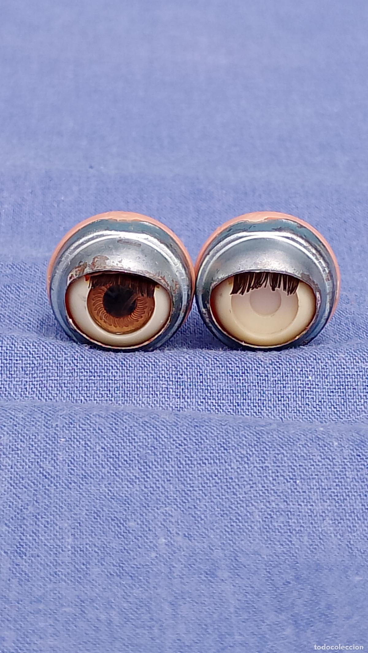 Mu&ntilde;ecas Nancy y Lucas: Antiguo par de ojos de mu&ntilde;eca Nancy de Famosa de iris margarita