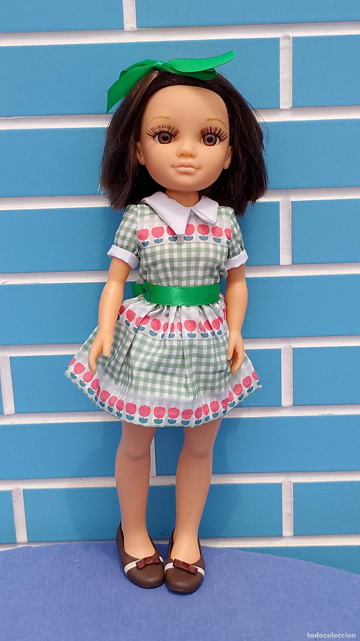 Mu&ntilde;ecas Nancy y Lucas: Mu&ntilde;eca Nancy New morena con mechas doradas, de Famosa
