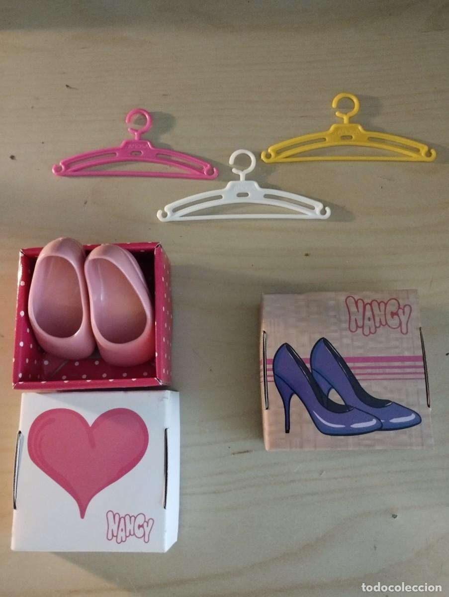 Mu&ntilde;ecas Nancy y Lucas: Lote de ropa, zapatos y perchas de Nancy - Foto 3