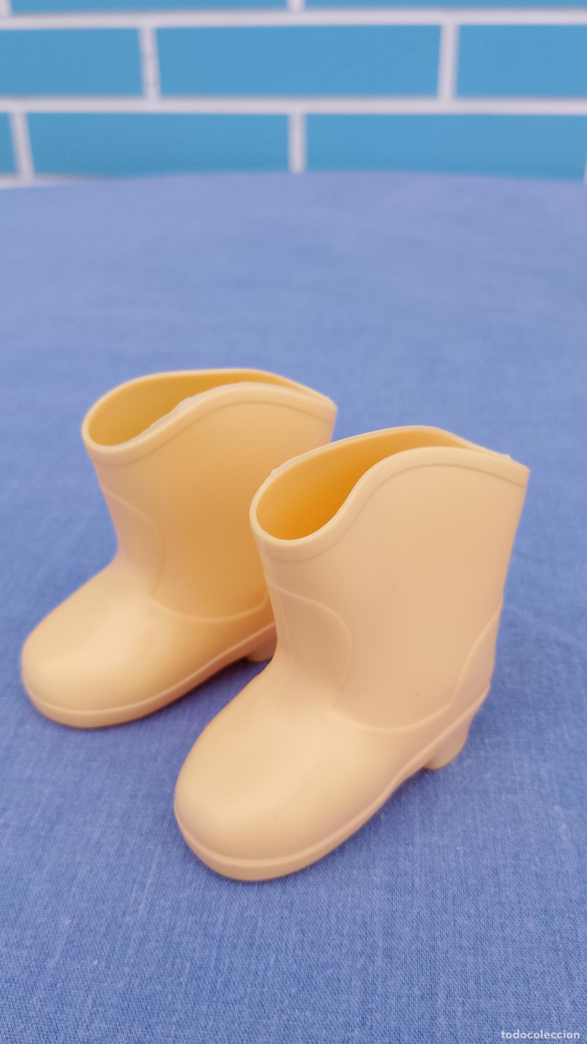 Mu&ntilde;ecas Nancy y Lucas: Antiguas botas color crema de goma originales de mu&ntilde;eca Nancy de Famosa