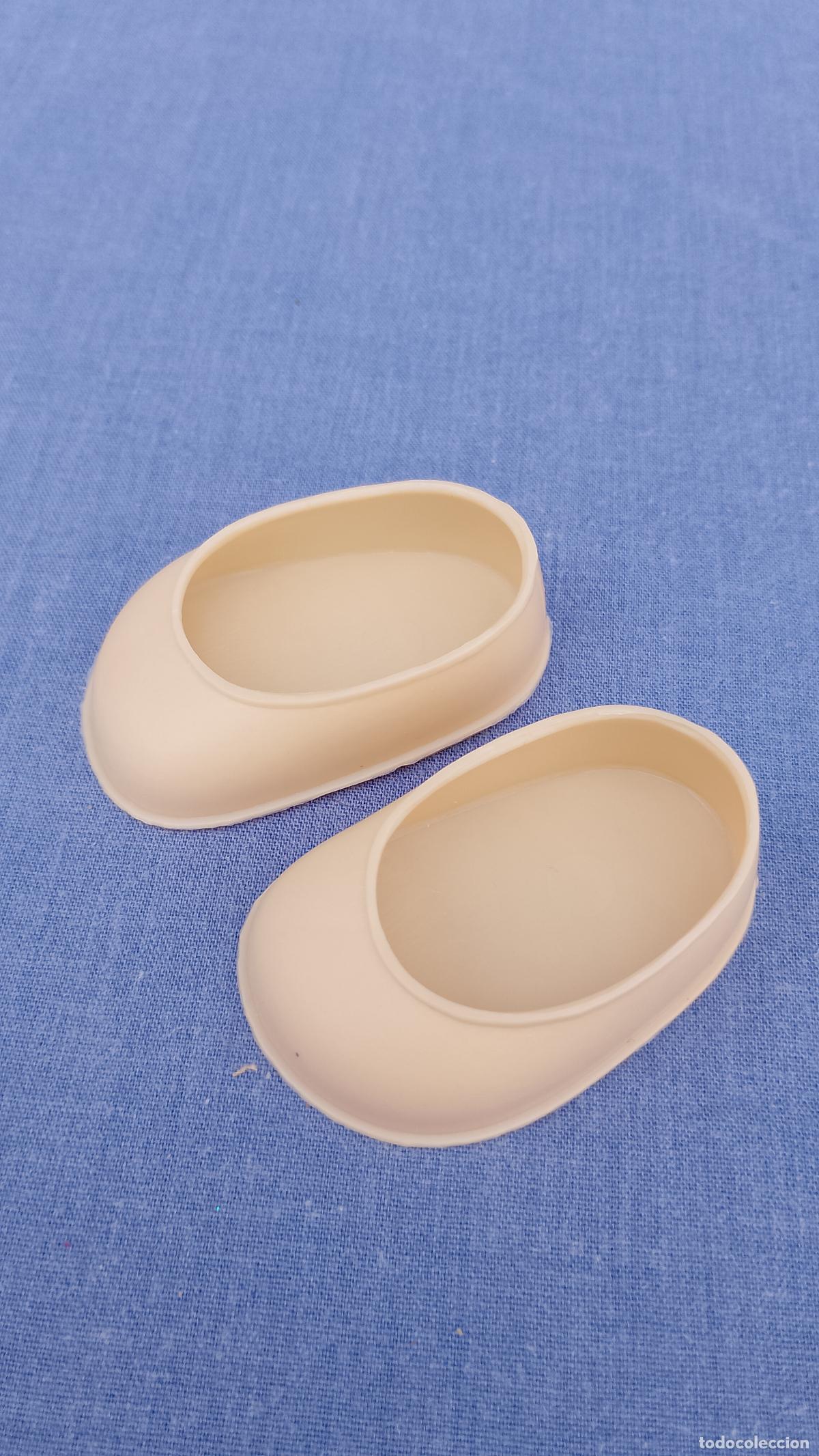 Mu&ntilde;ecas Nancy y Lucas: Antiguos zapatos color crema originales de mu&ntilde;eca Nancy de Famosa