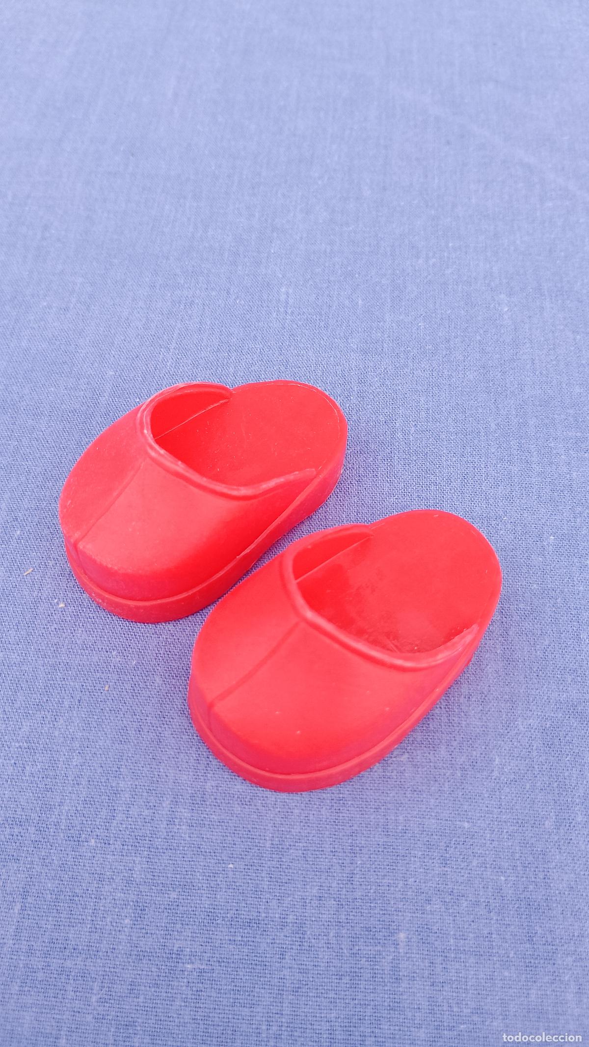 Mu&ntilde;ecas Nancy y Lucas: Antiguos zuecos rojos originales de mu&ntilde;eca Nancy de Famosa