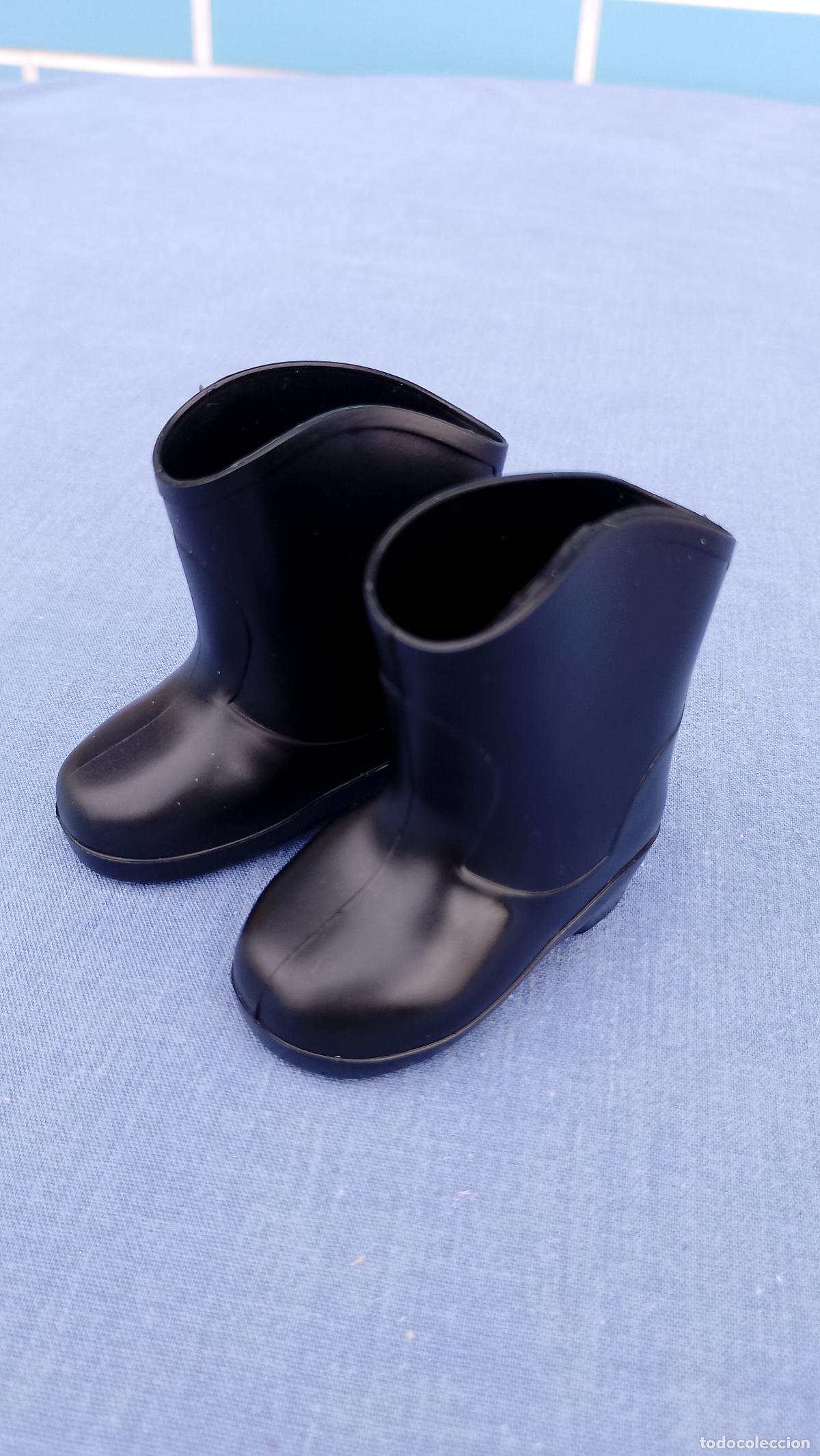 Mu&ntilde;ecas Nancy y Lucas: Antiguas botas negras de goma originales de mu&ntilde;eca Nancy de Famosa