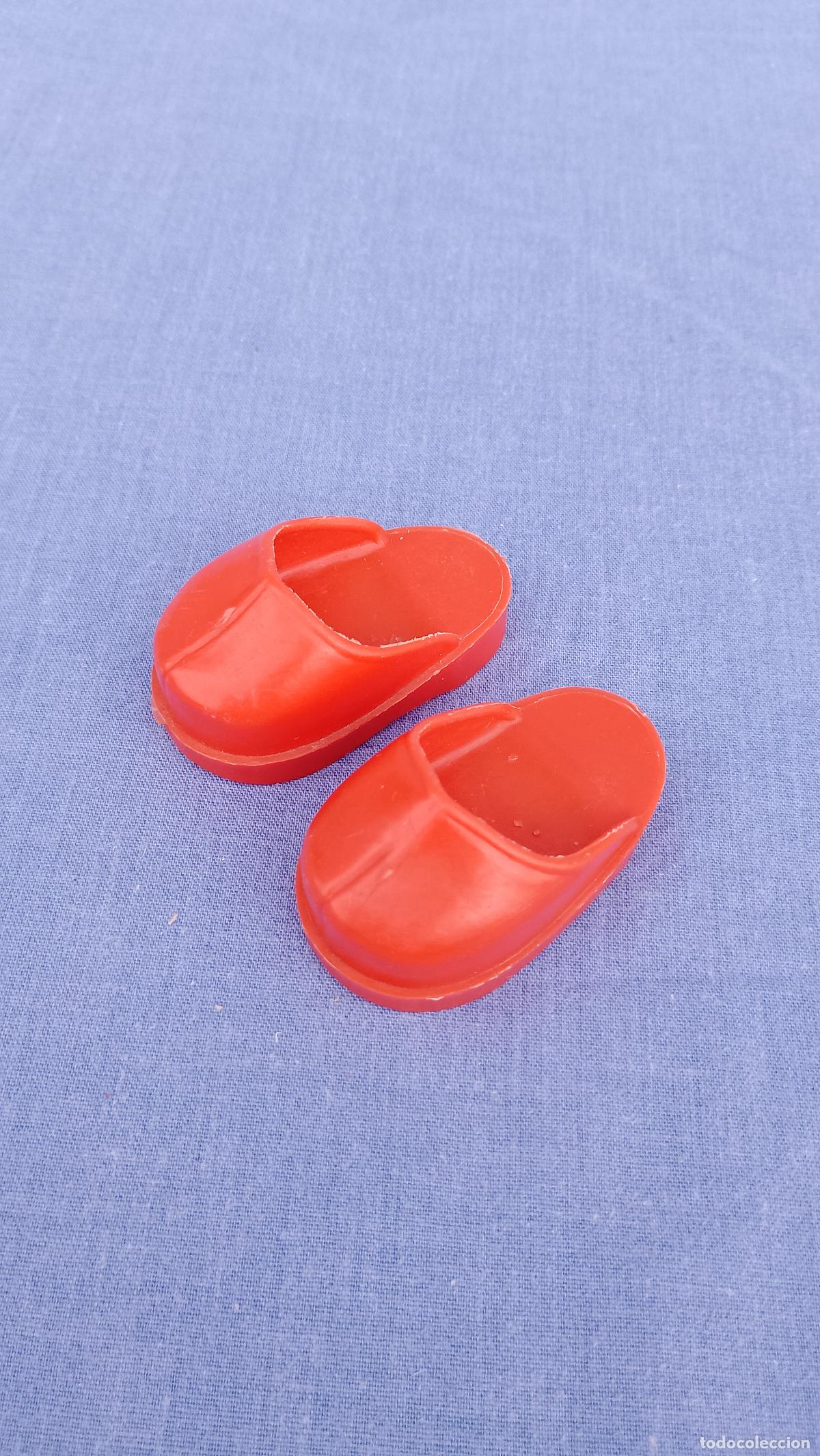 Mu&ntilde;ecas Nancy y Lucas: Antiguos zuecos rojos originales de mu&ntilde;eca Nancy de Famosa