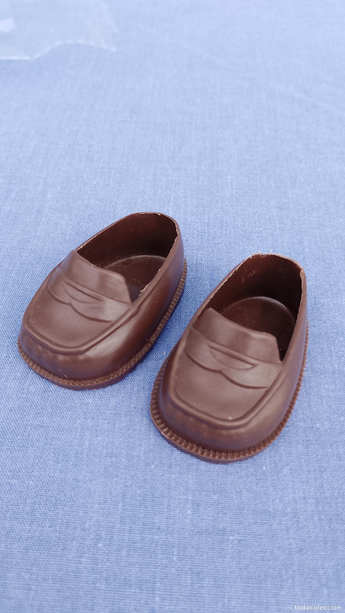 Mu&ntilde;ecas Nancy y Lucas: Antiguos zapatos marrones mocasines originales de mu&ntilde;eca Nancy de Famosa