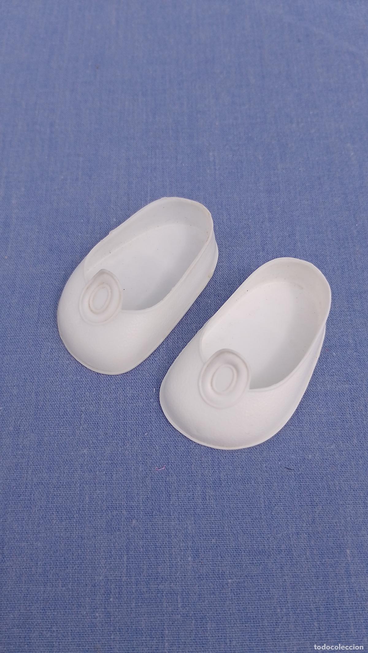 Mu&ntilde;ecas Nancy y Lucas: Antiguos zapatos blancos originales de mu&ntilde;eca Nancy de Famosa
