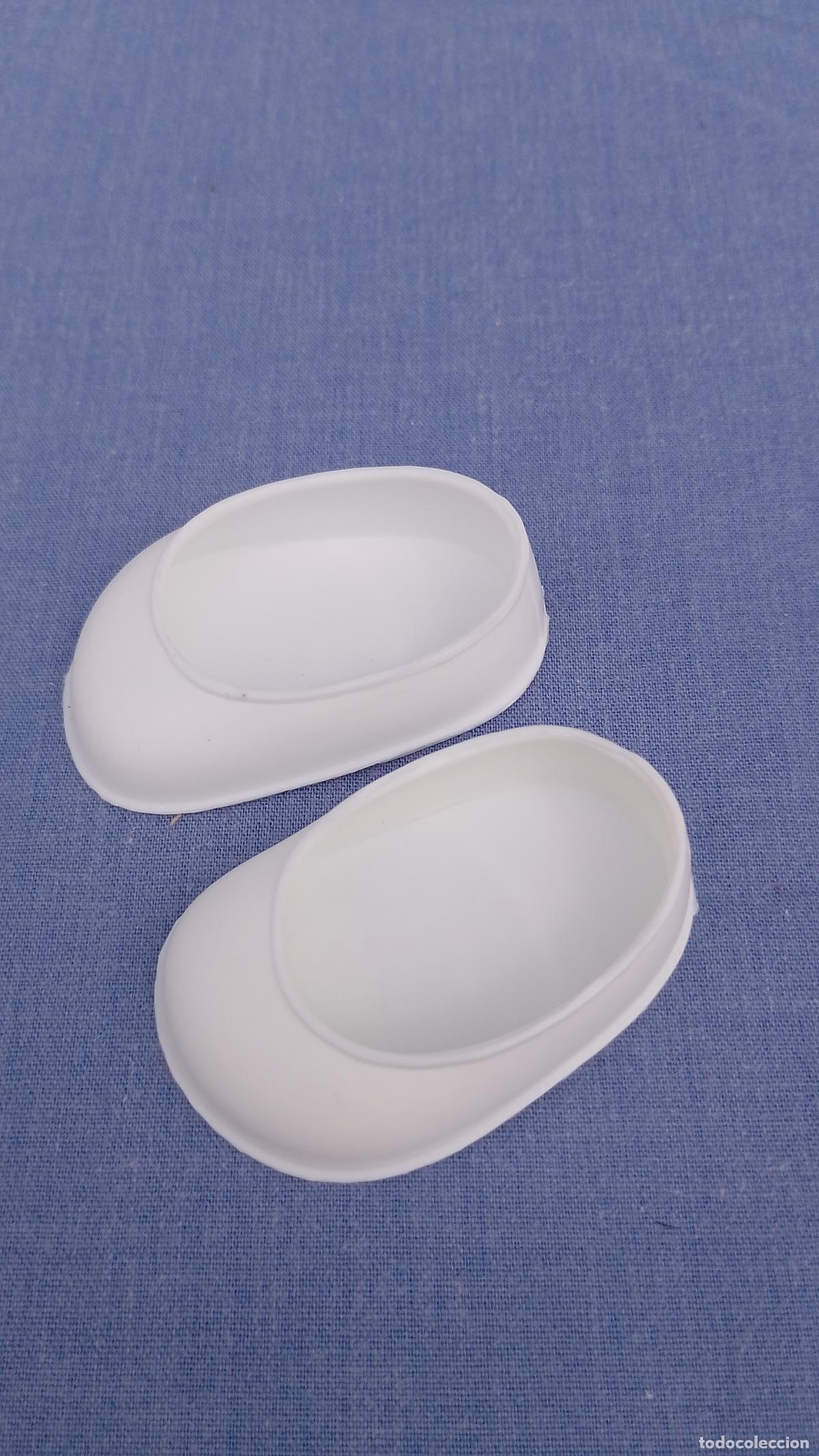 Mu&ntilde;ecas Nancy y Lucas: Antiguos zapatos blancos originales de mu&ntilde;eca Nancy de Famosa