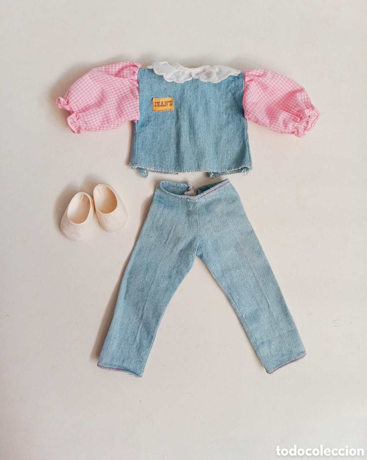 Mu&ntilde;ecas Nancy y Lucas: Nancy conjunto Jeans 80010 pantal&oacute;n vaquero, camisa con mangas de vichy rosa blanco a&ntilde;os 80 Famosa