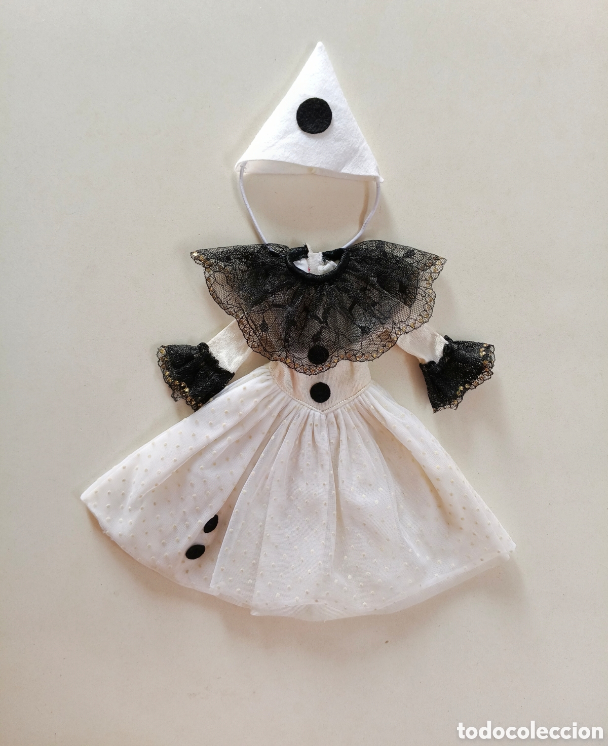 Mu&ntilde;ecas Nancy y Lucas: Nancy disfraz Colombina Pierrot vestido blanco lunares con encaje y gorro Arlequ&iacute;n a&ntilde;os 80 Famosa