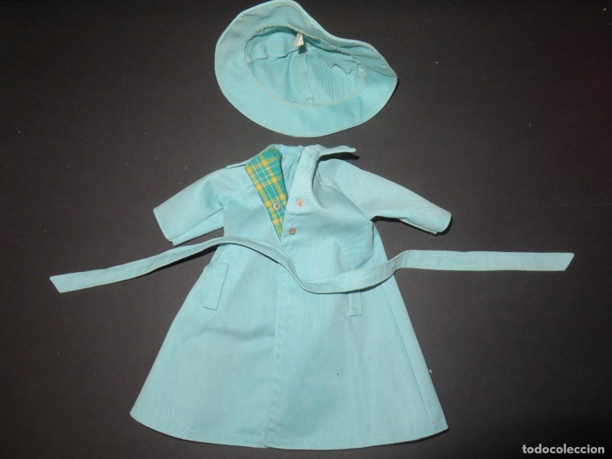 Mu&ntilde;ecas Nancy y Lucas: CONJUNTO LLUVIA CHIRIMIRI NANCY DE FAMOSA. GABARDINA, GORRO Y CINTUR&Oacute;N