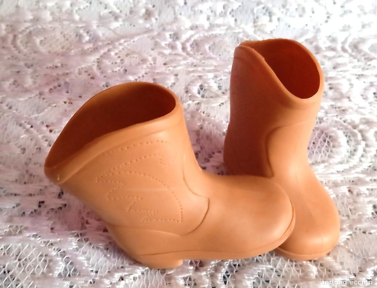 Mu&ntilde;ecas Nancy y Lucas: BOTAS MARRONES NANCY-ORIGINALES