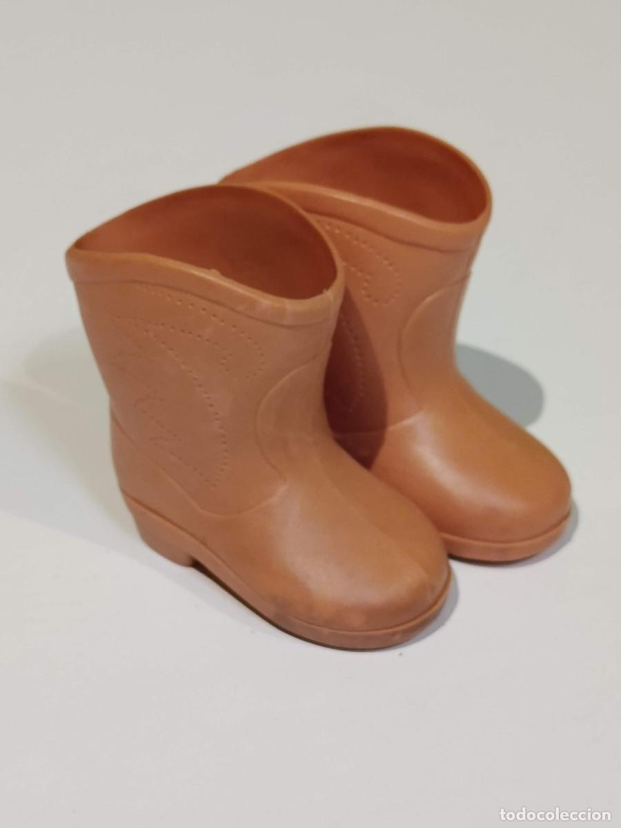 Mu&ntilde;ecas Nancy y Lucas: Botas marrones Nancy a&ntilde;os 70