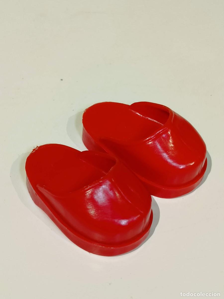 Mu&ntilde;ecas Nancy y Lucas: Zapatos zuecos rojos Nancy a&ntilde;os 70