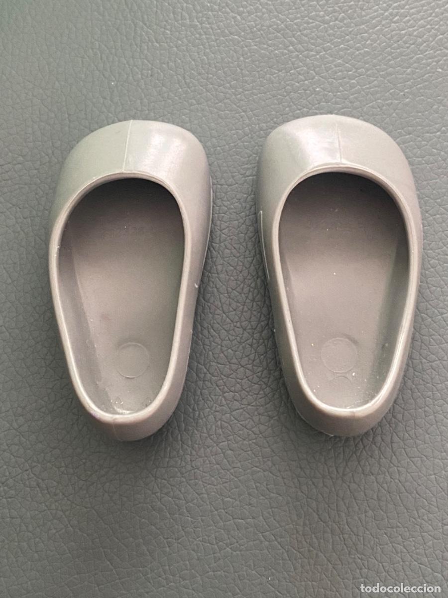 Mu&ntilde;ecas Nancy y Lucas: PAR ZAPATOS GRISES GRIS NANCY - Foto 2