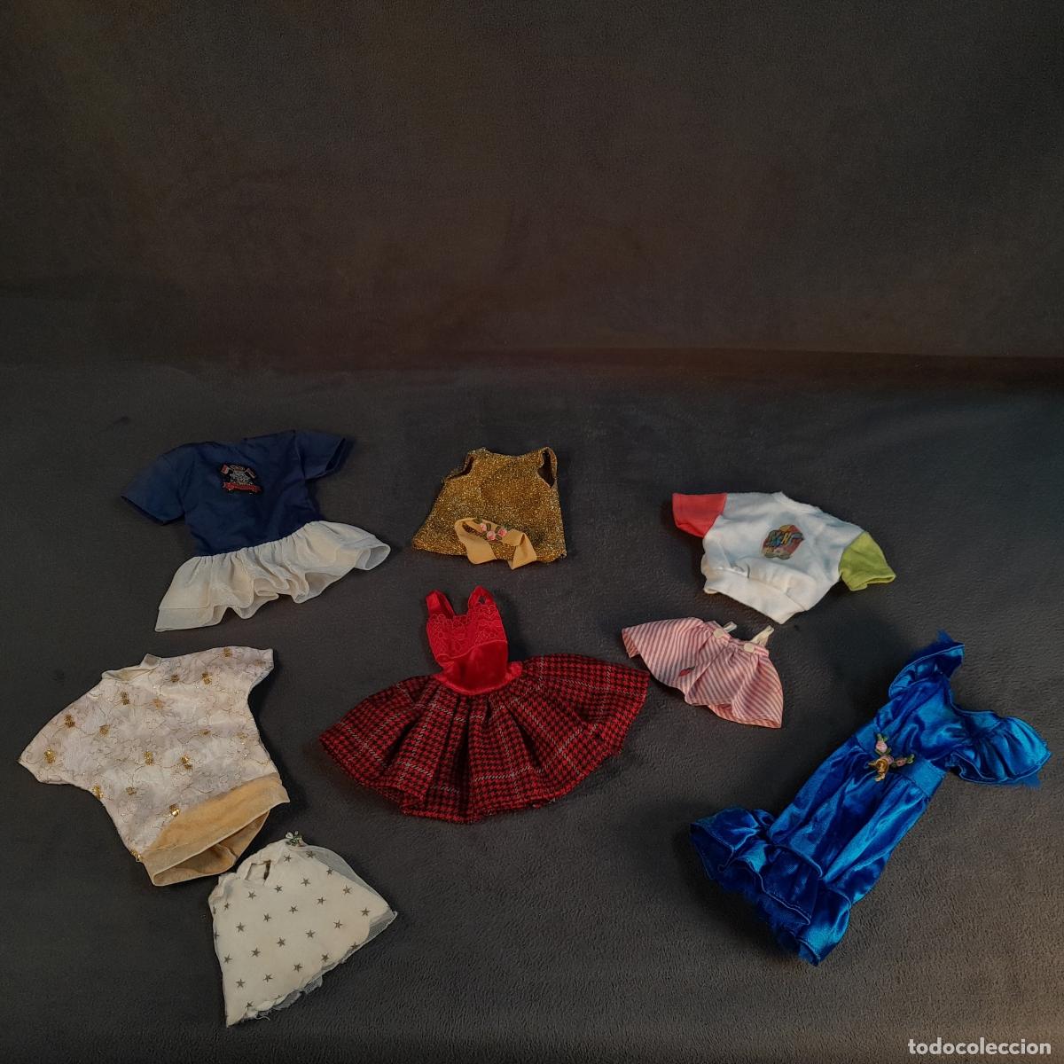 Mu&ntilde;ecas Nancy y Lucas: CONJUNTO DE VESTUARIO Y ACCESORIOS PARA MU&Ntilde;ECA NANCY (MARCA FAMOSA). SIGLO XX.