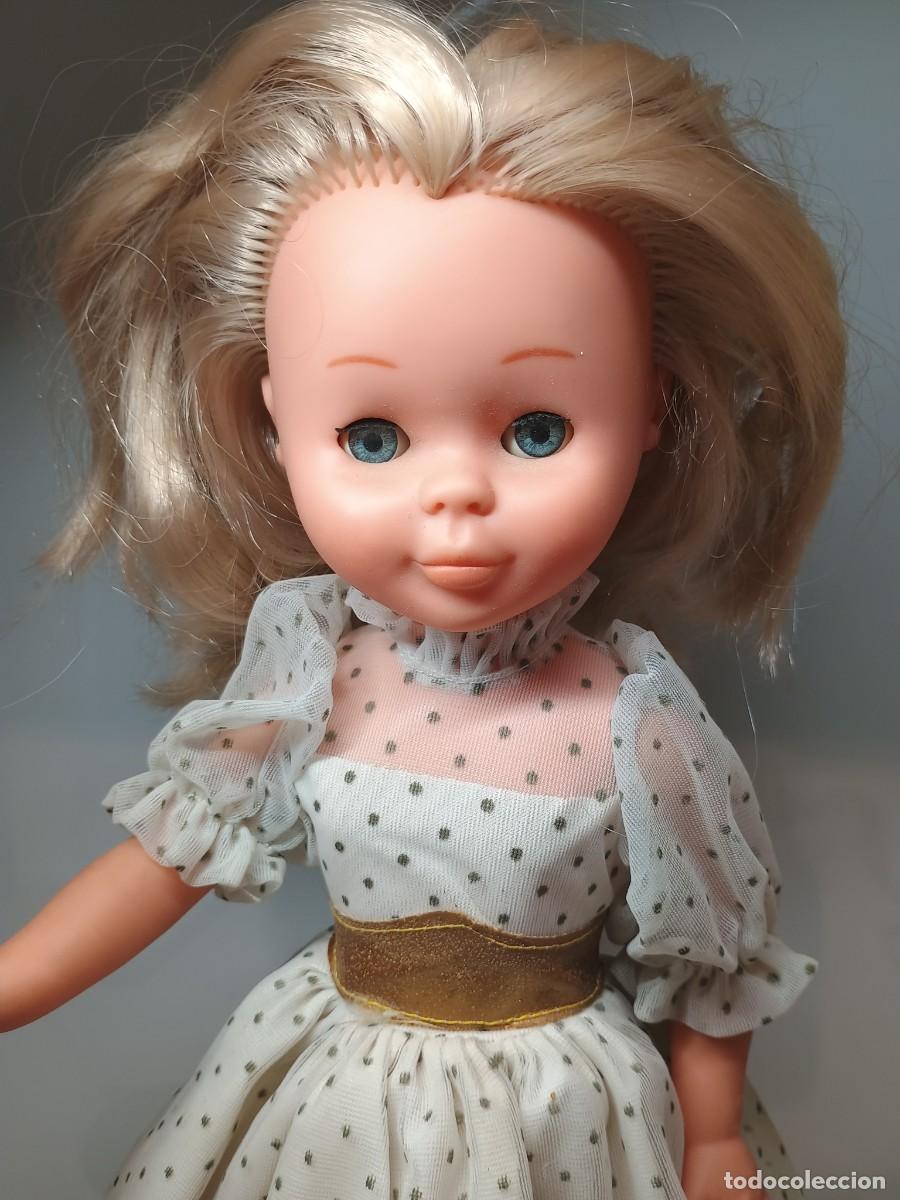 Mu&ntilde;ecas Nancy y Lucas: Mu&ntilde;eca Nancy comuni&oacute;n